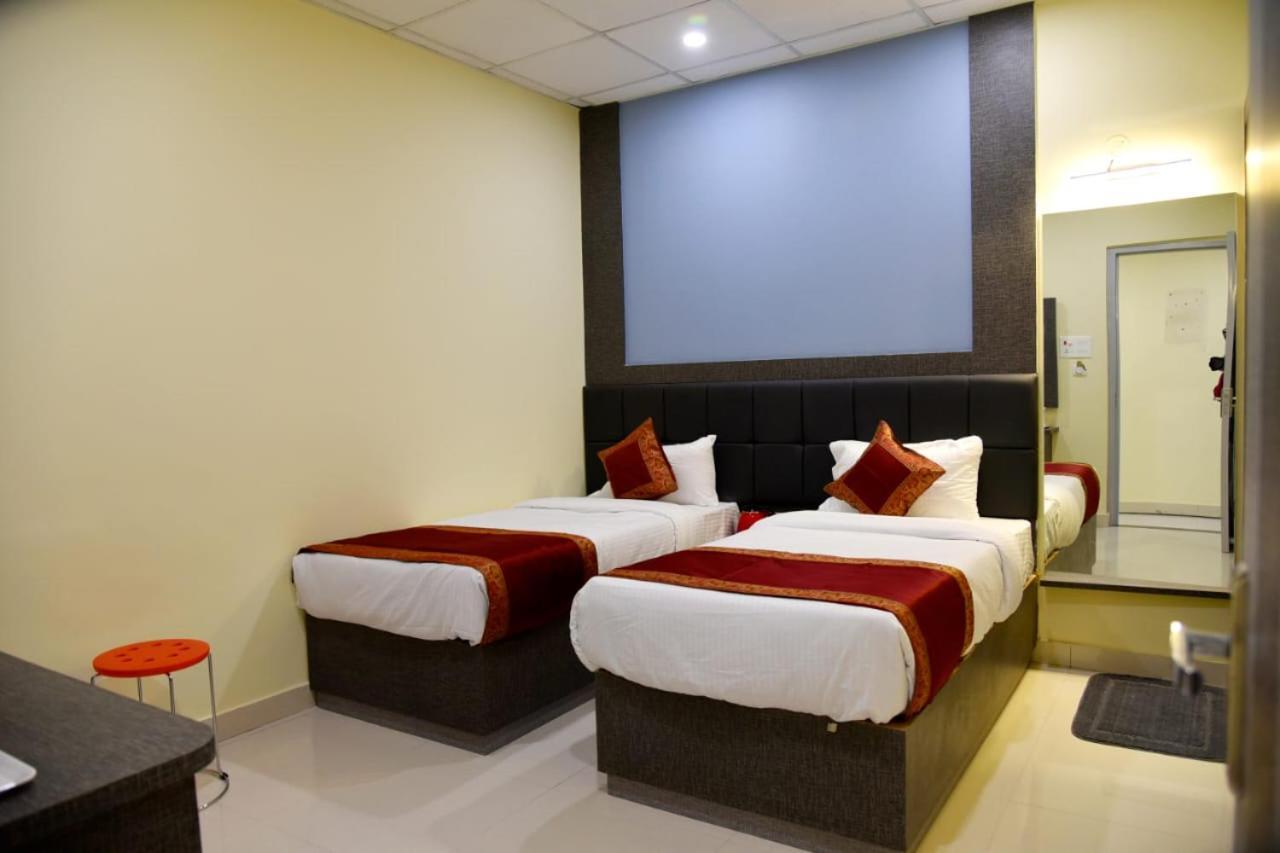 Hotel Tridev Grand Varanasi Ngoại thất bức ảnh