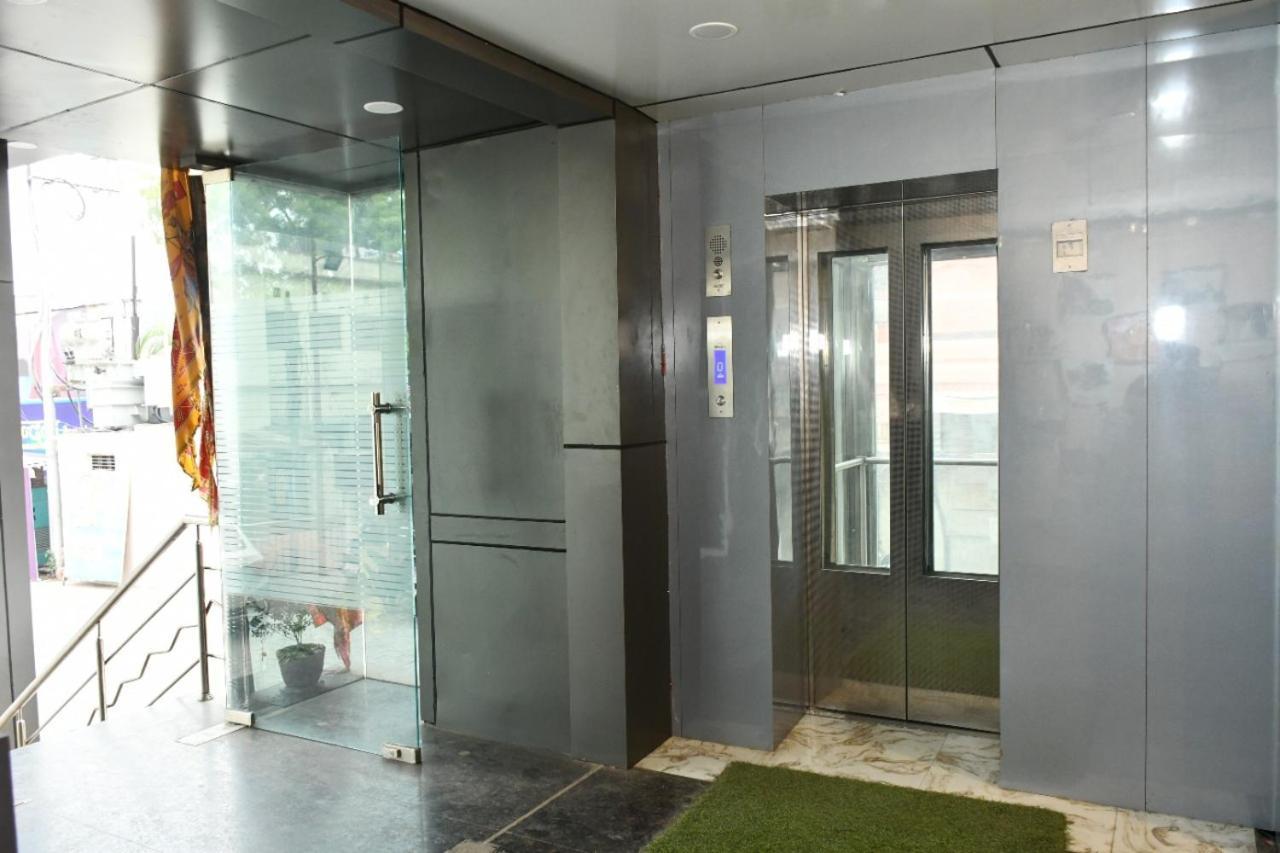 Hotel Tridev Grand Varanasi Ngoại thất bức ảnh