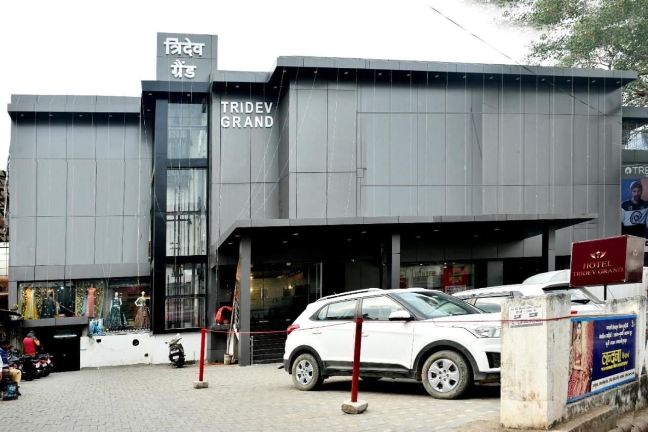Hotel Tridev Grand Varanasi Ngoại thất bức ảnh