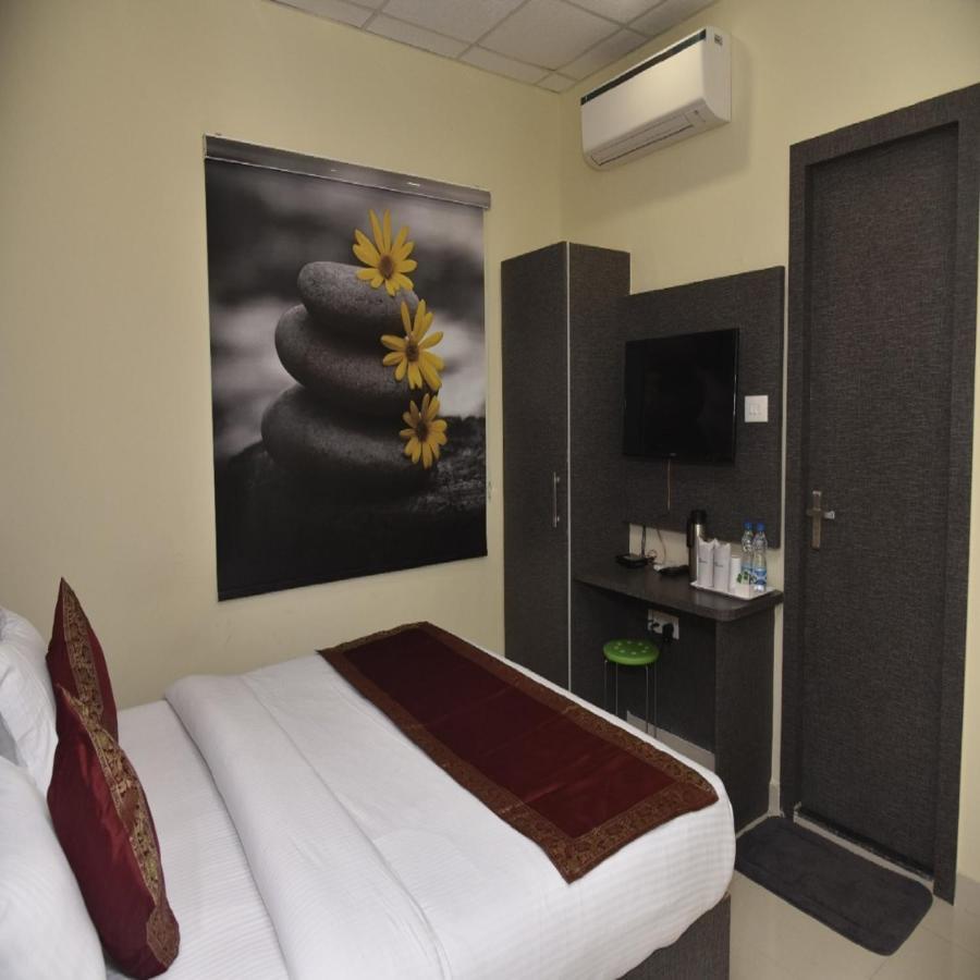 Hotel Tridev Grand Varanasi Ngoại thất bức ảnh