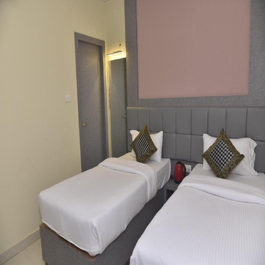 Hotel Tridev Grand Varanasi Ngoại thất bức ảnh